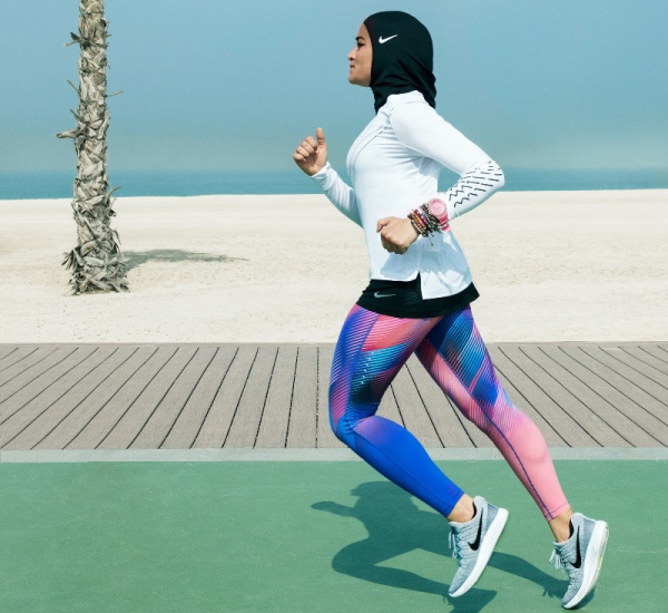 Az elmúlt évek során a Nike beavertoni központjában a tervezők sportolókkal szorosan együttműködve dolgoztak azon, hogy megalkossanak egy olyan ruhadarabot, amely nem akadályozza viselőjét sportolás közben.