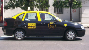 Egyforma színű taxik Budapesten?