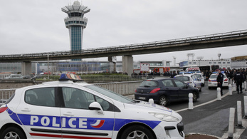 Rablás és drogkereskedelem miatt figyelte a rendőrség a párizsi reptér támadóját