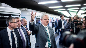Elindult az első felújított orosz metrókocsi Budapesten