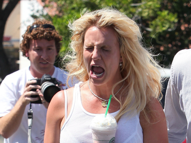 Britney Spears alsógatyának látszó tárgyat villantott