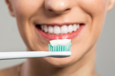 Az emberek 80%-a rosszul mos fogat a fogorvos szerint: elmondja, hogyan kellene helyesen