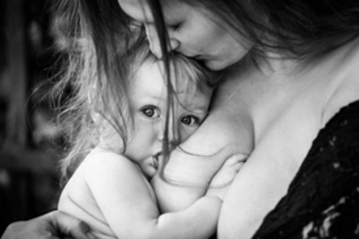 Soha nem láttunk még ennyire gyönyörű képeket a szoptatásról! 