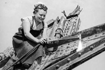 A híd, amit női kezek építettek: 8 fotó a '40-es évekből, amitől leesik az állad 