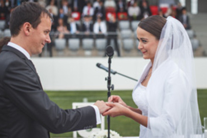 Esküvői fotók! A magyar műsorvezető rendhagyó helyszínen ment férjhez