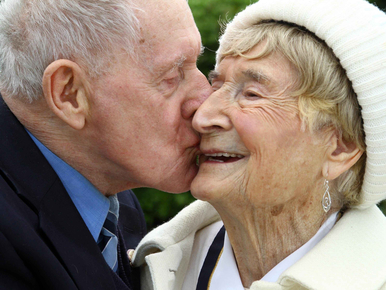 95 évesen esküdött a rekorder menyasszony