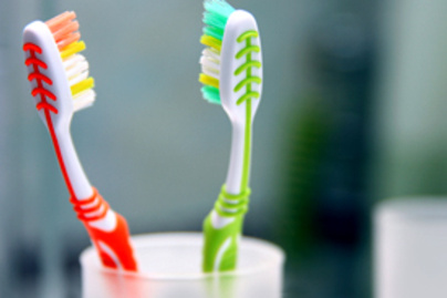 Nézd meg, milyen baktériumok élnek a fogkeféden!