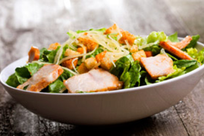 Saláták 400 kcal alatt: képeken 6 tökéletes, diétás választás