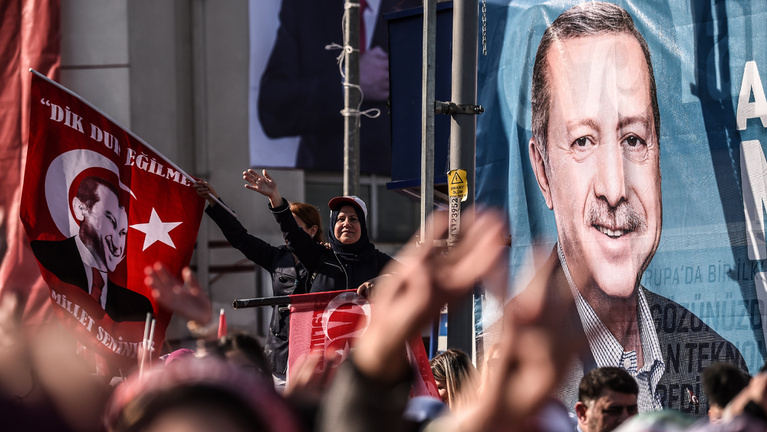 Erdoğan a teljhatalomért szervezett népszavazást