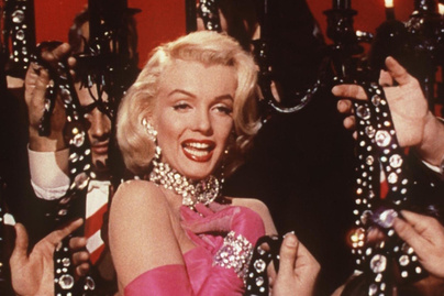 Gyémántként ragyog, mégis megfizethető - A Swarovski kristályokat még Marilyn Monroe is viselte! (x)