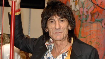Tüdőoperációt hajtottak végre a Rolling Stones gitárosán