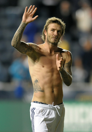 David Beckham újra focizik és újra vetkőzik
