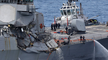 Hét ember eltűnt az amerikai hadihajó balesetében