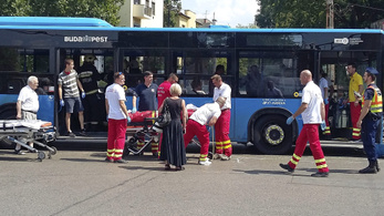BKK-busz ütközött a Thököly úton, tíz sérült
