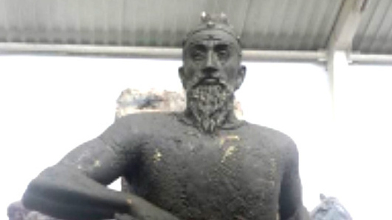 Nem eléggé fajtiszta pesti szobor verte ki a biztosítékot az albánoknál