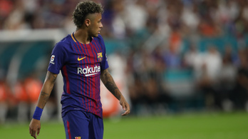 Neymar le akar lépni a Barcelonától