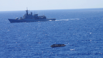 Bombázással fenyegetik az embercsempészek ellen küldött olasz hadihajókat