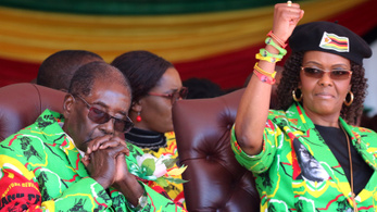 Diplomáciai mentességet kérnek a zimbabwei diktátor feleségének