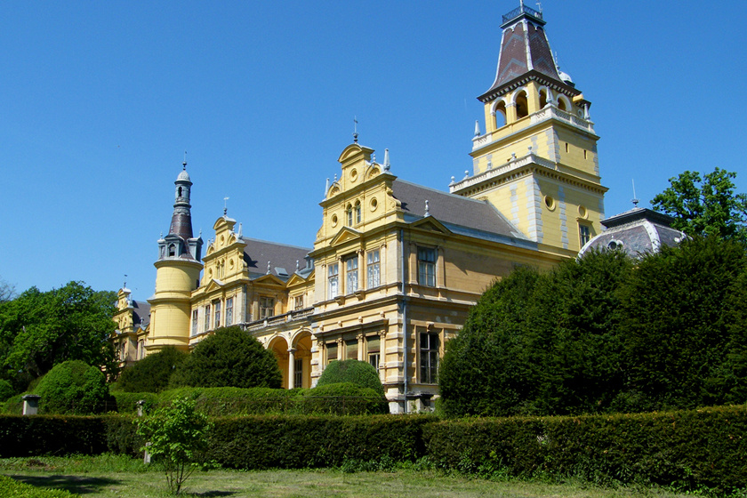Hihetetlen a mesebeli magyar kastély: nincs belőle még egy a világon