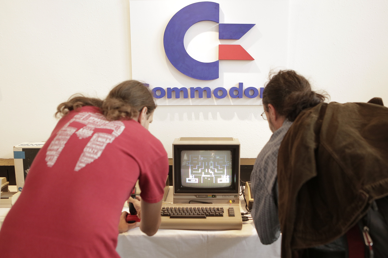A ketten is játszható Wizard of Wor Commodore 64-en.