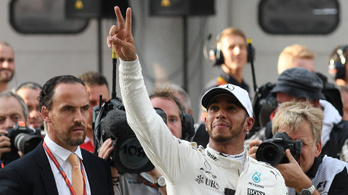 Hamiltoné a pole Malajziában, Vettel az utolsó helyről rajtol