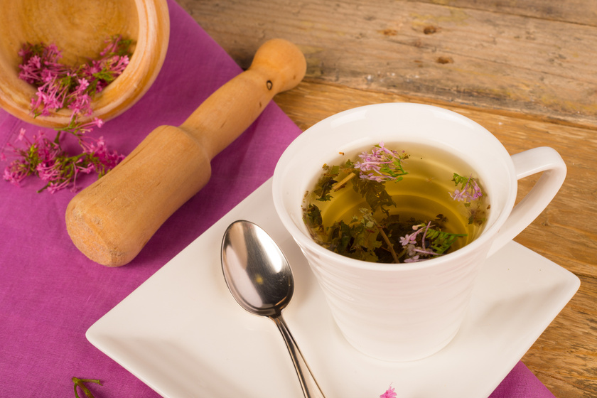 A 10 legjobb altató, nyugtató hatású tea: először ezt próbáld gyógyszerek helyett