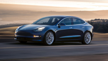 150 ezer dollárért akartak eladni egy használt Tesla Model 3-at
