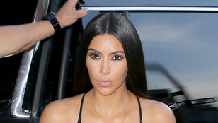 Kim Kardashian testképzavarral küzd a róla készült bikinis fotók miatt