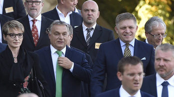Orbán és Fico tette le az új Duna-híd alapkövét