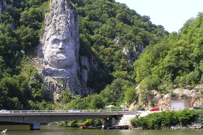 Félelmetes arc látható a Duna fölött: nézd meg a képet!