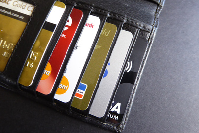 Egyetlen apróság miatt zárolhatják a bankkártyádat! Plusz 4 dolog, amit intézz el, ha utazol