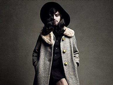 Marc Jacobs szakállas nőként pózol az Industrie magazinban
