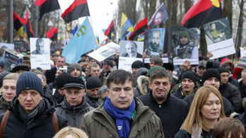 Több ezren tüntettek az ukrán elnök ellen