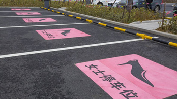 Felnagyított, rózsaszín parkolóhelyeket kapnak a nők Kínában