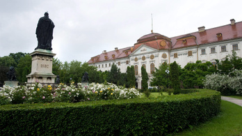 Magyar pénzből újítanak fel egy palotát Romániában
