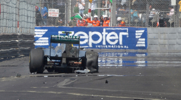 Rosberg korlátnak csapódott Monacóban