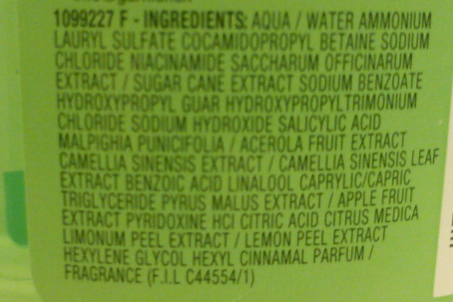 Összetevők. Igen, ott a citomsav a végén. Már ha a citric acid és a citrus limonium peel extract azt jelenti. A citric acid magyarul citromsav, azaz E330.