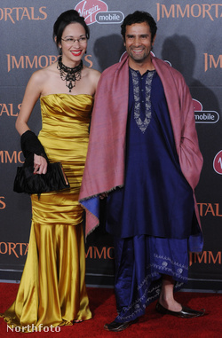 Tarsem Singh és barátnője 2011. novemberében, a rendező előző filmjének (Halhatatlanok) bemutatóján