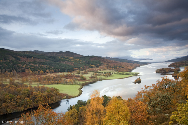 A skót Felföld&nbsp;Skócia rendre a legszebb országok listájának élén végez. Ősszel különösen csodálatos, de annak, aki igazi pompájában szeretné élvezni, a Felföld felé kell vennie az irányt. 
                        