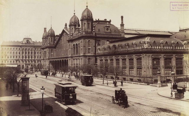 A Nyugati pályaudvar és a Teréz körút 1890 körül.