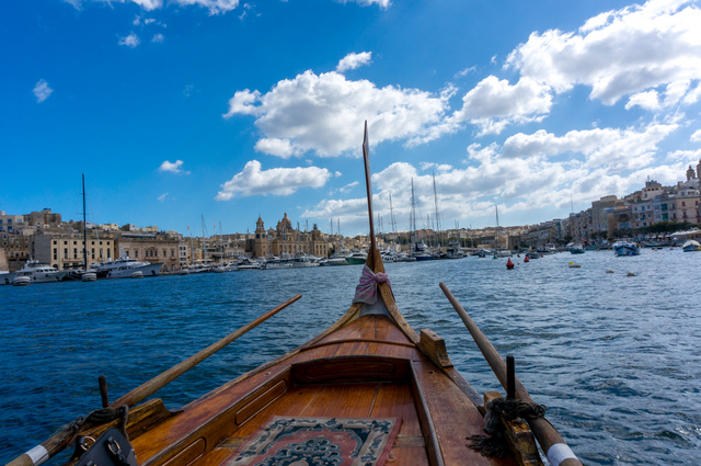Dhajsázás a tengeren - kihagyhatatlan program Valletta kikötőjében. 