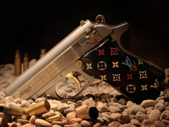 Menő vagy ciki a Louis Vuitton pisztoly?