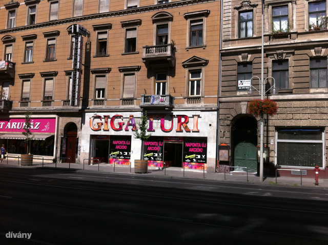 A Giga Turi a Rákóczi út 60. szám alatt található