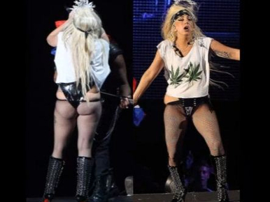 Lady Gaga a színpadon füvezett