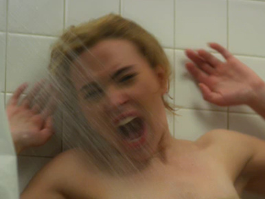Scarlett Johansson meztelenül sikoltozik a zuhany alatt