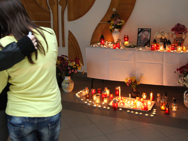 Kaposvári gyerekgyilkosság: P. Erika tagad, sír és szerette Bencét