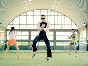 Táncolnak Gangnam Style-t a Műcsarnok előtt?