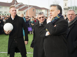 Orbán Dzsudzsákkal avatott szabályos, téglalap alakú műfüves pályát