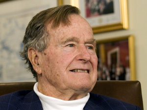 Busht kiengedték az intenzívről