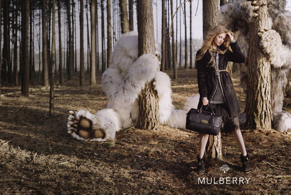 Lindsey Wixson és óriás medvék egy képen a Mulberrynél.